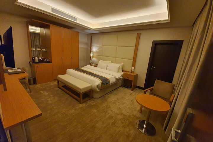 Room 5 of 34
