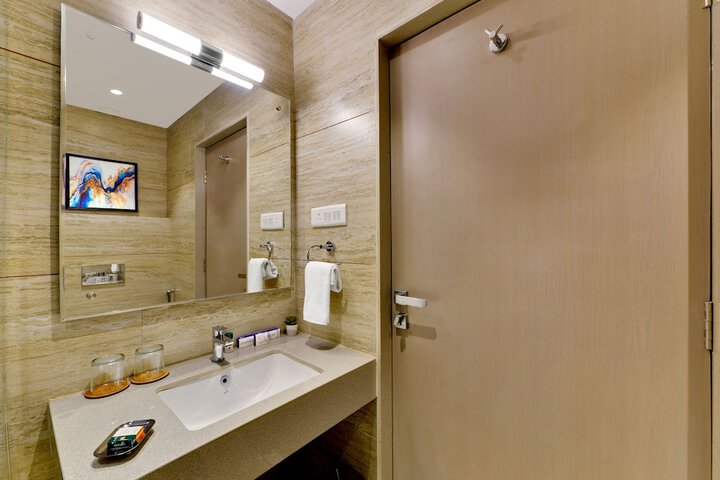 Room 13 of 27
