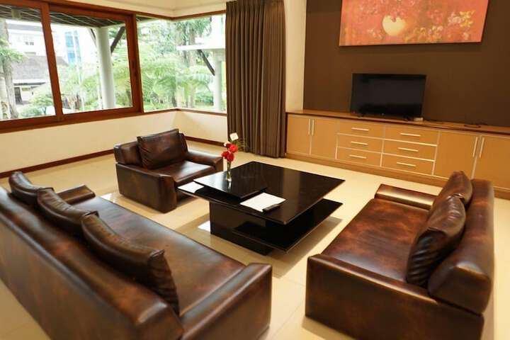 Room 5 of 74