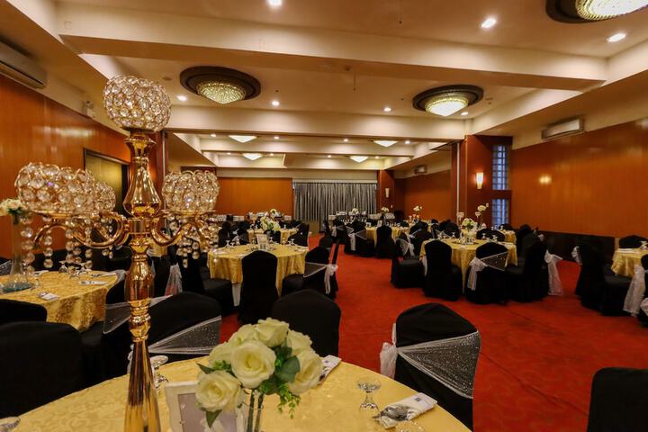 Ballroom/Hall 31 of 34