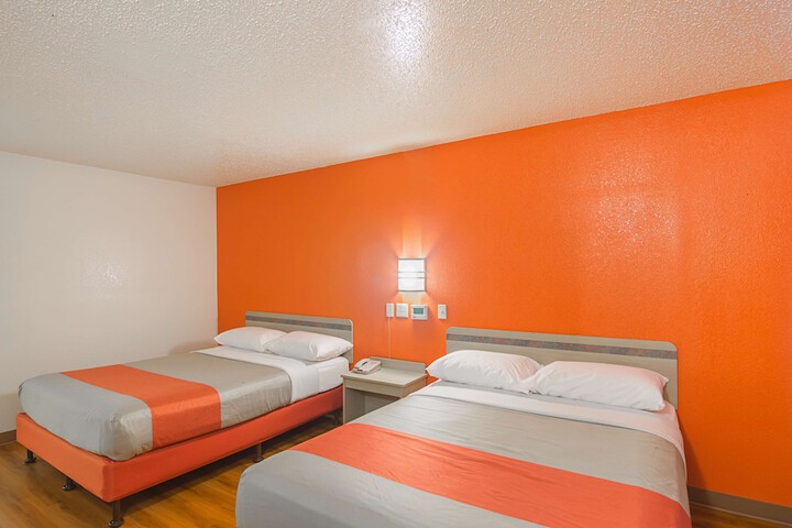 Room 18 of 32