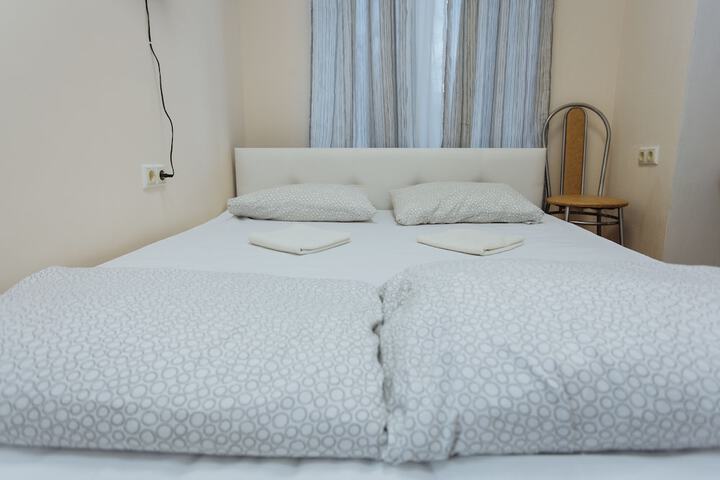 Room 10 of 76