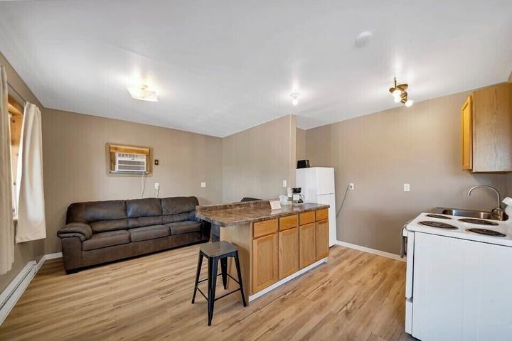 Room 2 of 33