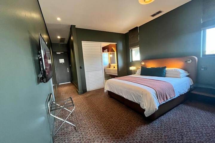 Room 11 of 77
