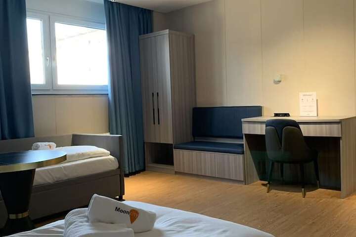 Room 15 of 36