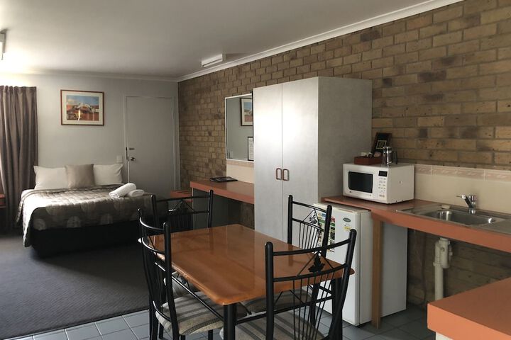 Room 6 of 74