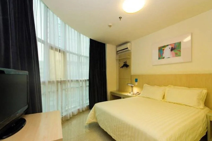 Room 5 of 11