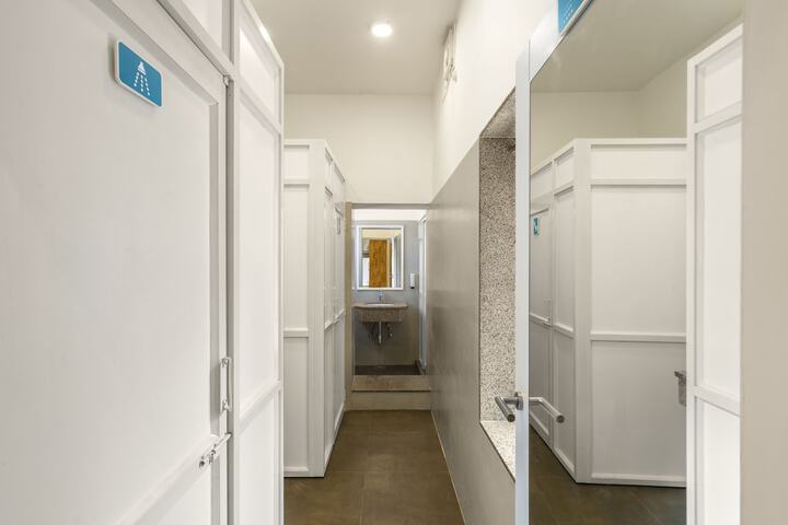 Room 16 of 34