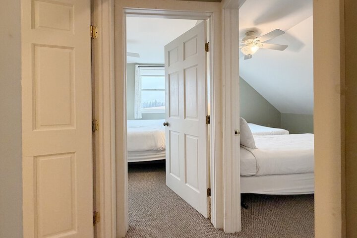 Room 102 of 331
