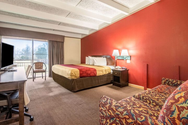 1 King Bed (10 of 13)