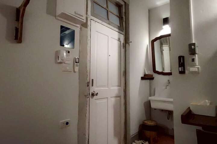Room 4 of 6