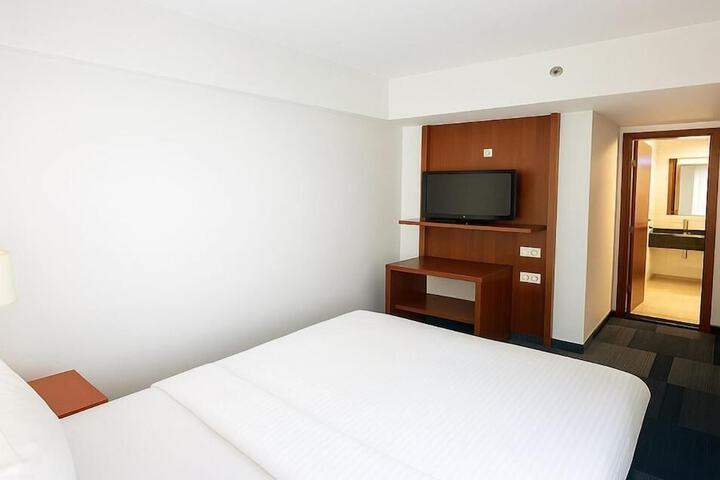 Room 12 of 34