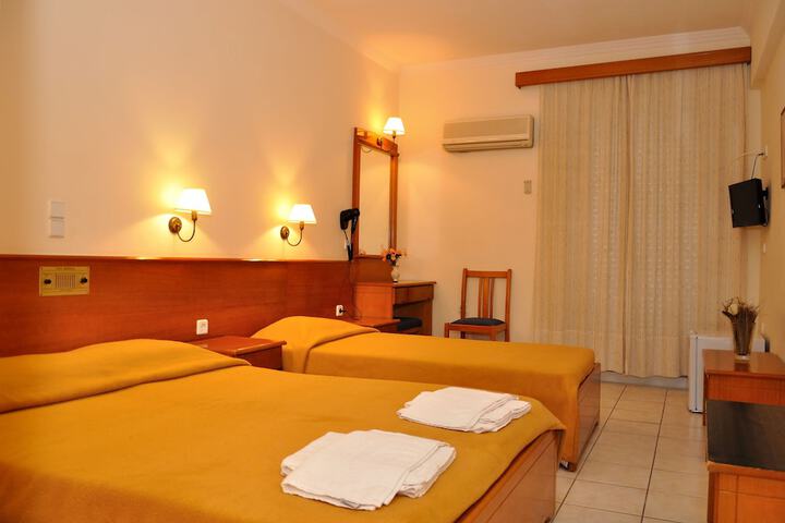Room 10 of 38