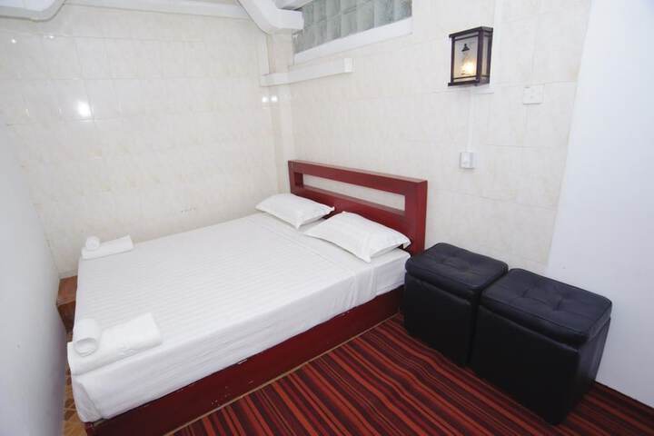 Room 30 of 47