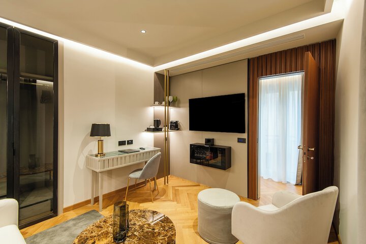 Room 80 of 157