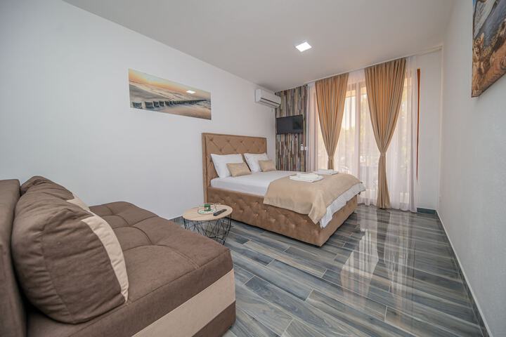 Room 6 of 21