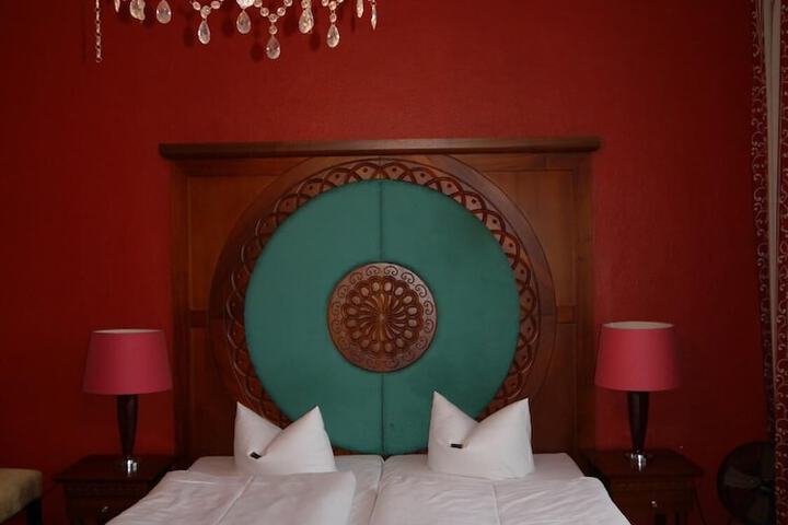 Room 6 of 42