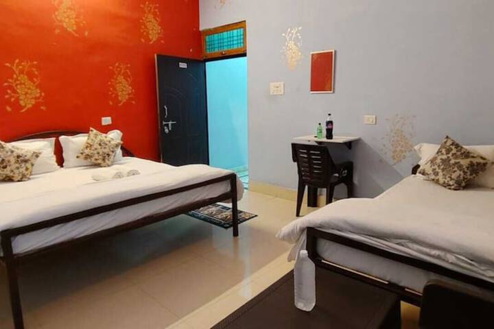 Room 4 of 9