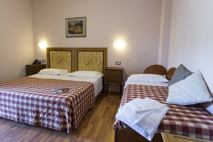 Room 14 of 77