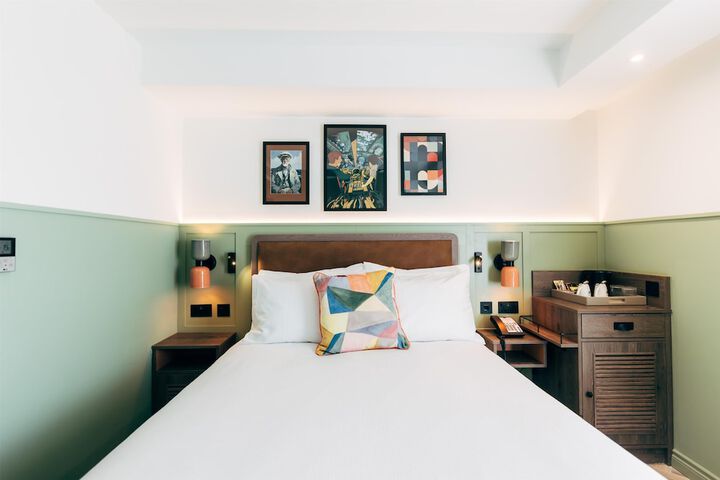 Room 25 of 53