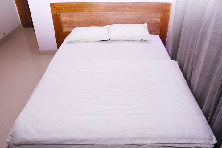 Room 6 of 11