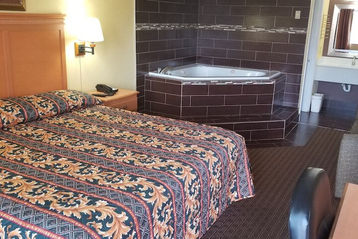 Classic Room 1 King Bed (2 of 6)
