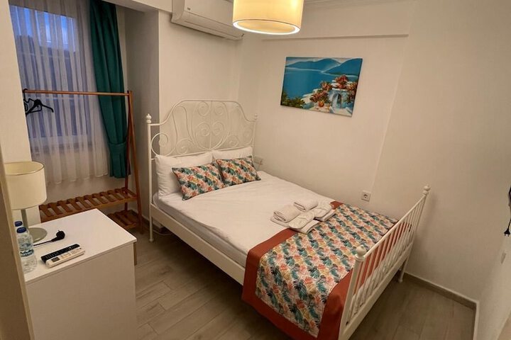 Room 15 of 33