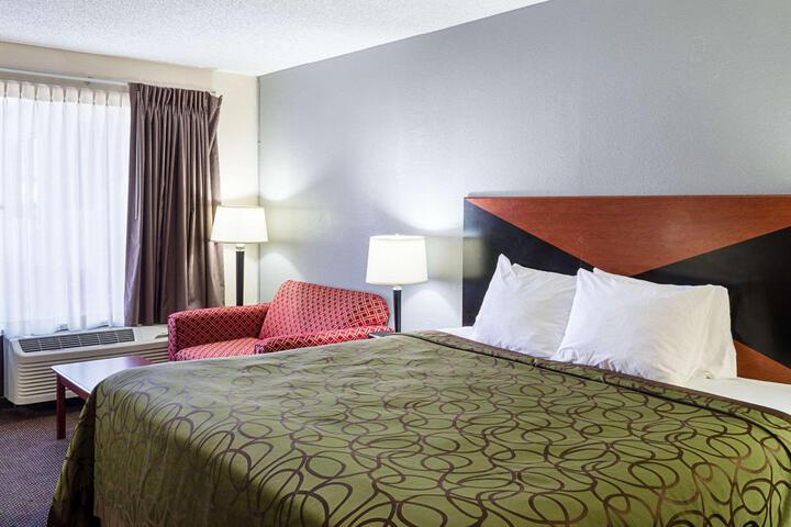 1 King Bed (3 of 4)