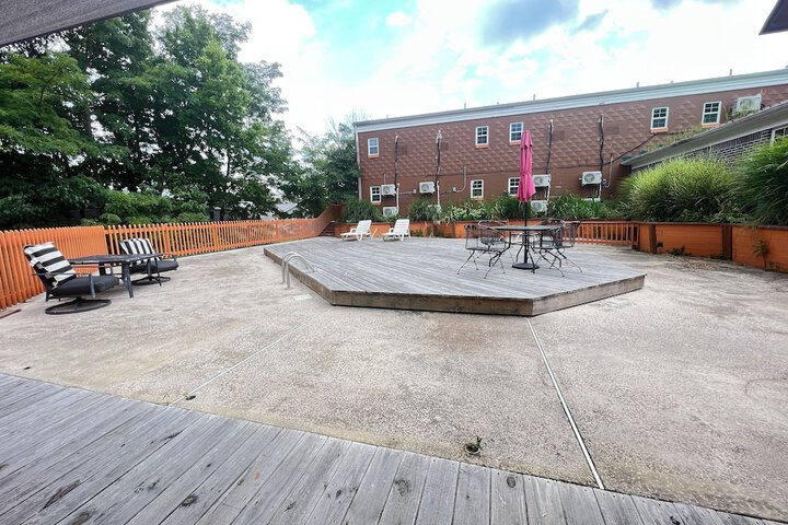 Hotel Exterior 23 of 27