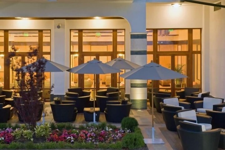 Dining 62 of 81