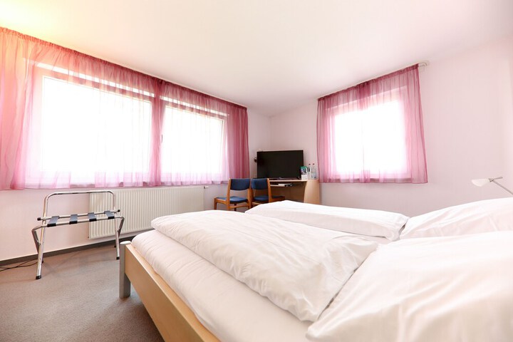 Room 9 of 17
