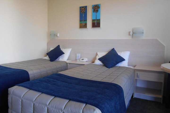 Room 8 of 98