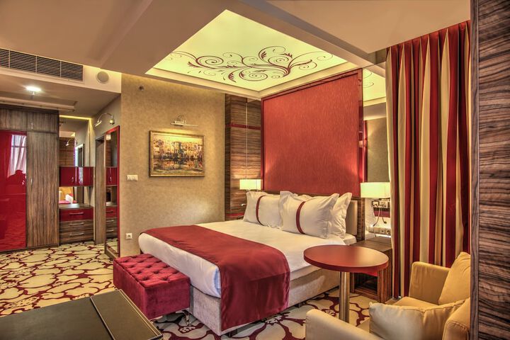 Room 21 of 93