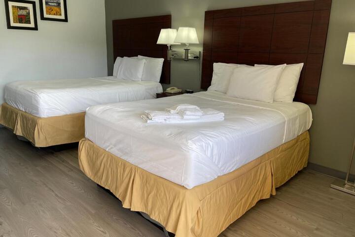 1 King Bed (13 of 14)