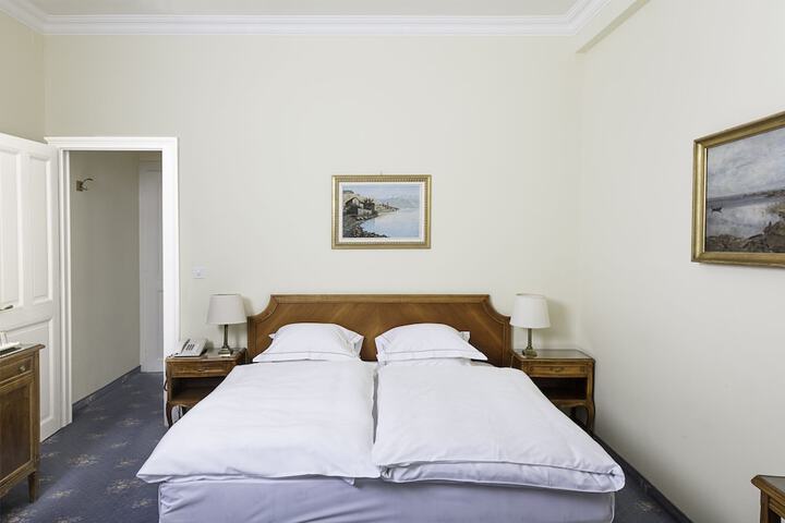 Room 46 of 114