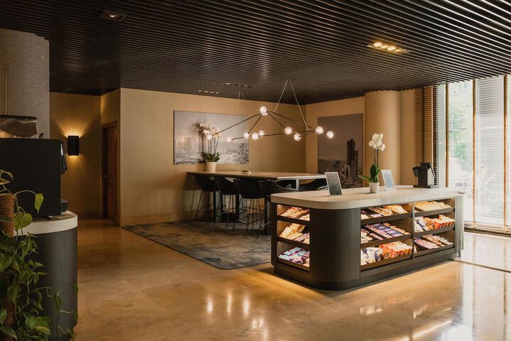 Entrance & Lobby