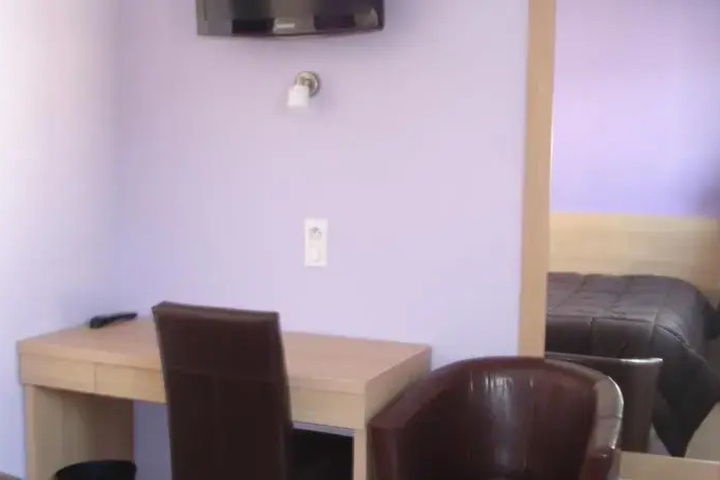 Room 4 of 10