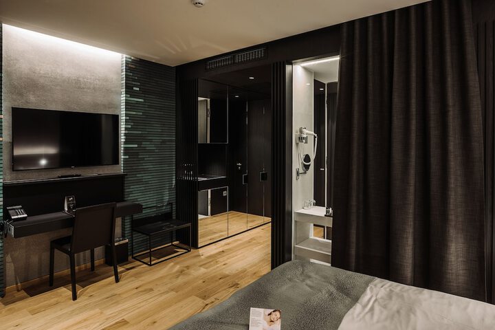 Room 10 of 53