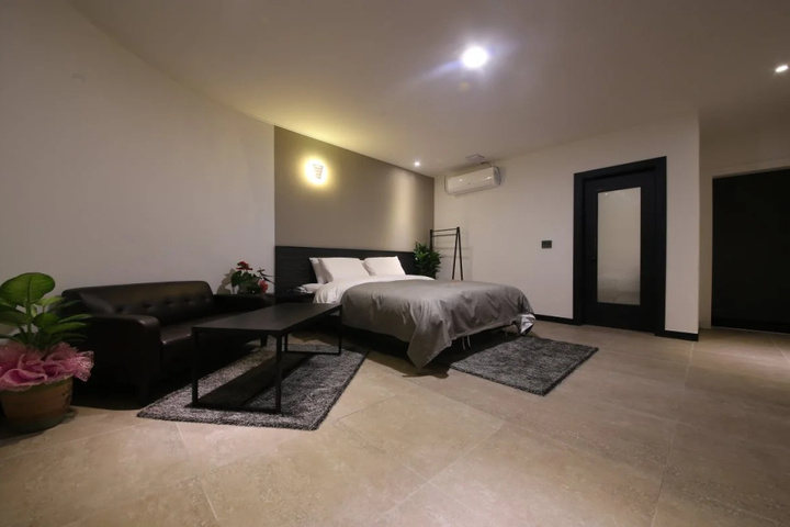 Room 3 of 9