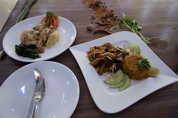 Dining 20 of 33