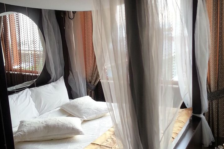 Room 15 of 28