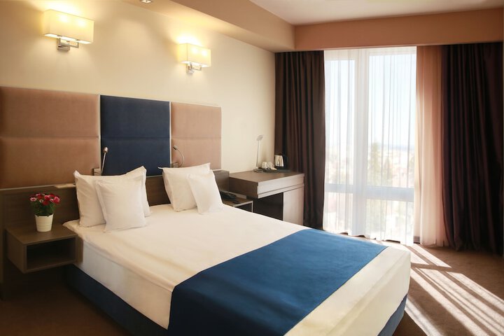 Room 5 of 49