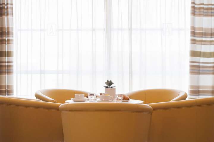 Lounge 40 of 44