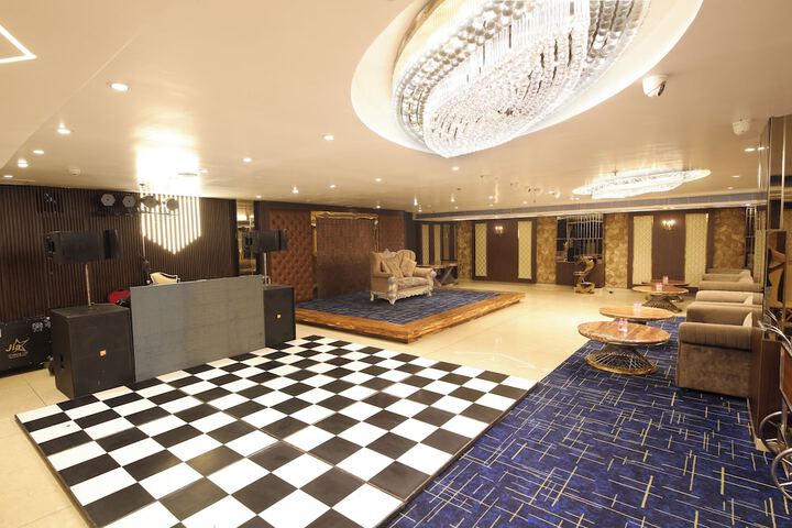 Ballroom/Hall 42 of 82