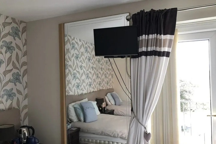 Room 4 of 13