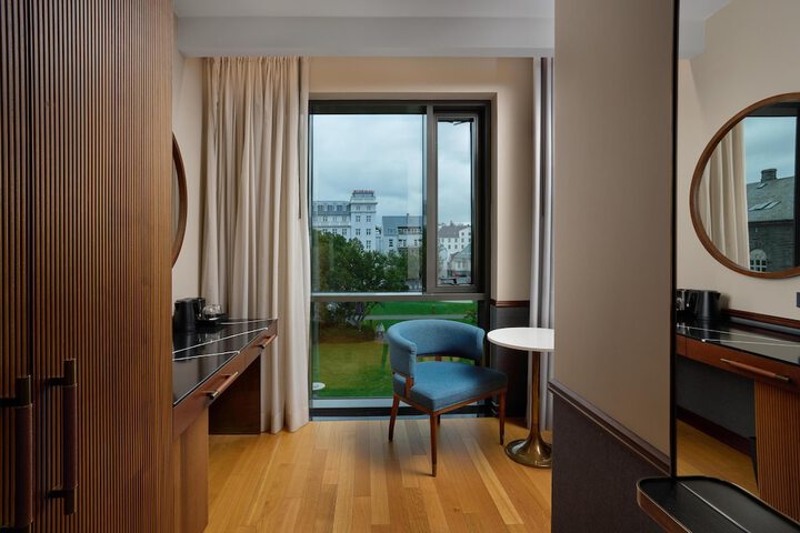 Room 52 of 132