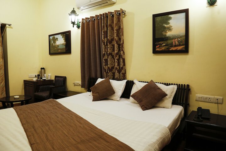 Room 16 of 36