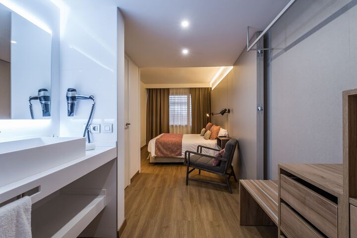 Room 4 of 34