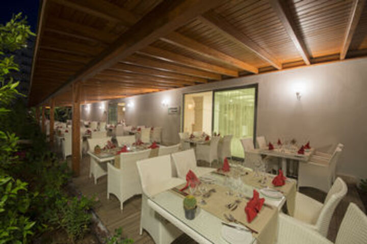 Dining 53 of 86
