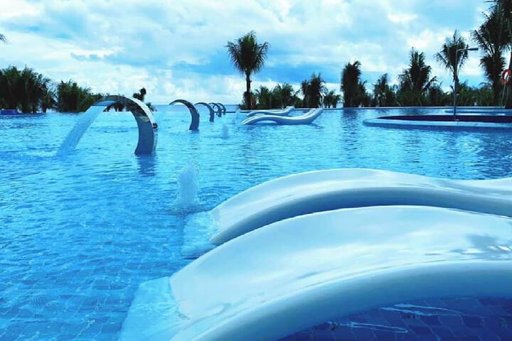 Pool 13 of 37